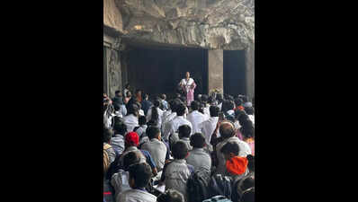 Heritage walk in memory of historian, writer Qureshi