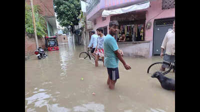 Kanpur roads flooded after heavy downpour