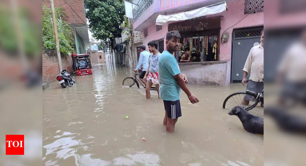 Kanpur roads flooded after heavy downpour