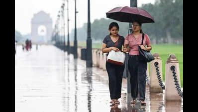 Delhi sees rain and cloudy skies, air quality declines to moderate