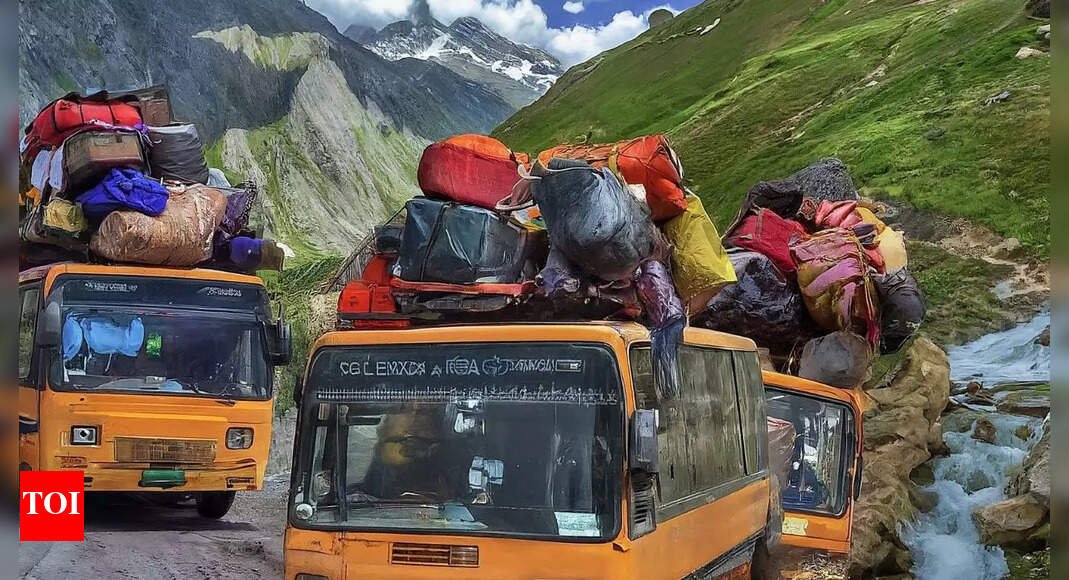 Amarnath Yatra: Three buses collide in Kulgam; 10 pilgrims injured | India News - Times of India
