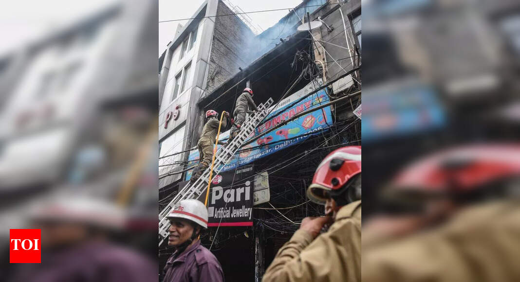 Firefighter injured after massive blaze breaks out at Sadar Bazar building | Delhi News - Times of India