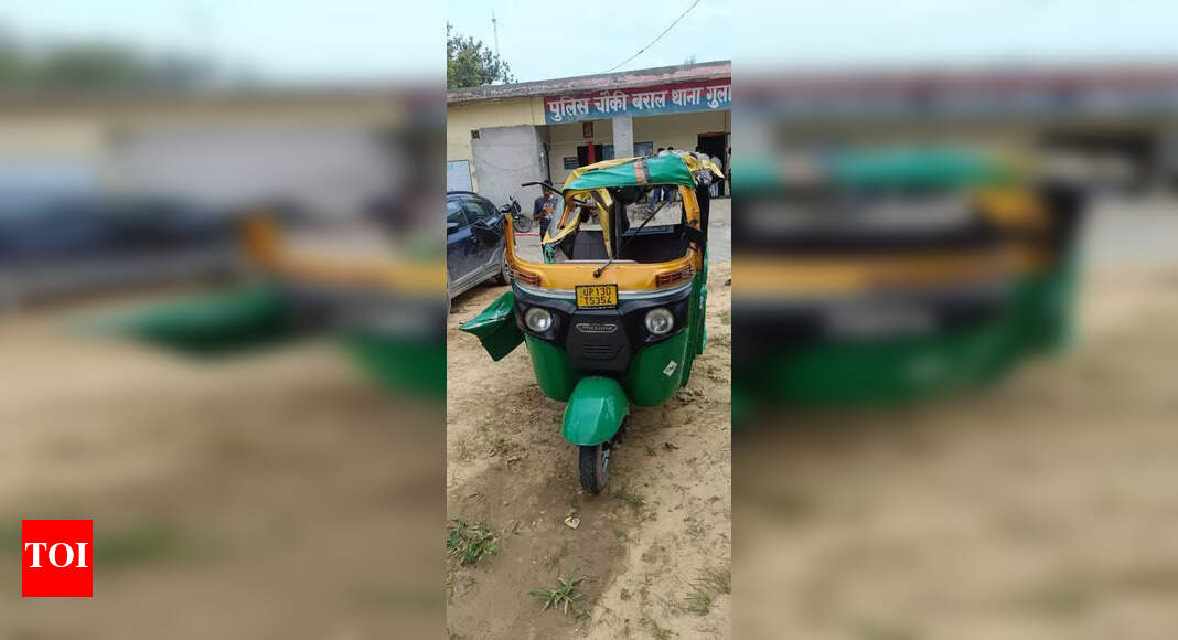 3 dead as UP roadways bus on wrong side crushes autorickshaw | Meerut News - Times of India