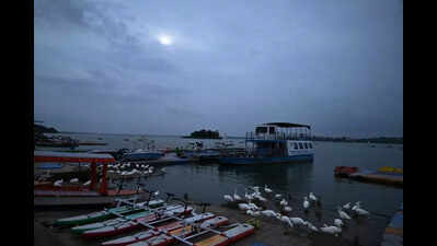 Sunny Sunday ends with rain in Bhopal city