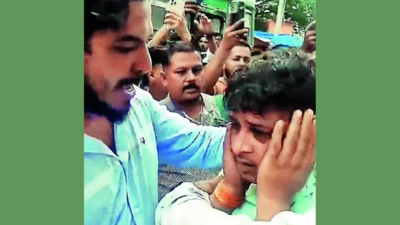  Uddhav Sena's men trace & assault autowala over Marathi