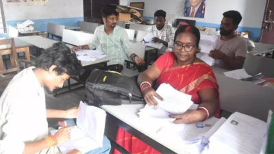Residents of Patna await booth-level-officers as deadline for enumeration forms nears