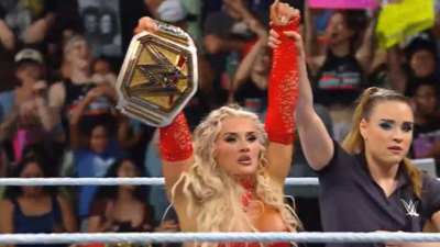  Tiffany Stratton scores big win over Trish Stratus to retain her Women's title