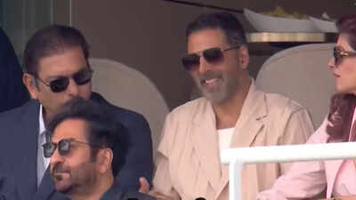  'Khiladi' in the house! Akshay Kumar cheers Team India with Ravi Shastri at Lord’s; pic goes viral