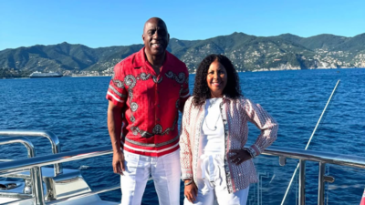 Magic Johnson and his wife Cookie Johnson wrap up vacation time in style with a heartwarming family picture