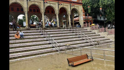 Alarming rise in level of twin rivers, bathing ghats inundated