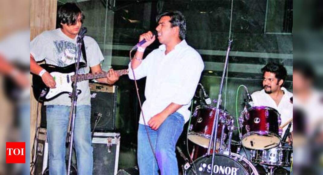 Tryst Music Cafe in Delhi ropes in band Kaash to cure Holi hangover