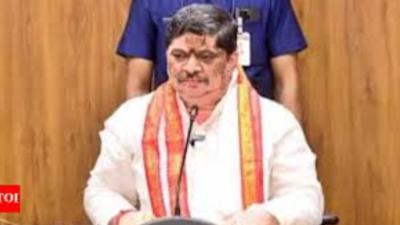  Telangana BC Welfare Minister Ponnam Prabhakar to BRS & BJP