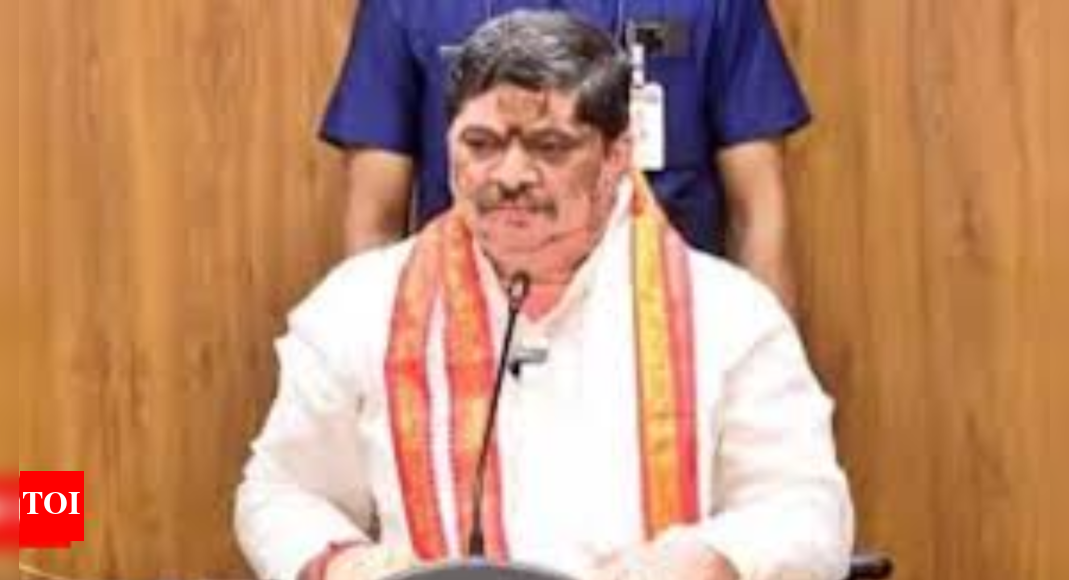 Back 42% quota: Telangana BC Welfare Minister Ponnam Prabhakar to BRS & BJP