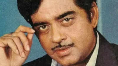 Shatrughan Sinha wanted to get plastic surgery done because of the scars on his face, Dev Anand stopped him: ‘Yehi tumhara signature style ho jayega’