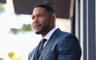  Barbara Corcoran welcomes NFL icon Michael Strahan to Shark Tank with red-heart approval