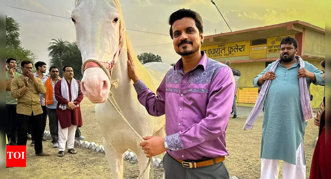 Panchayat actor Aasif Khan hospitalised after heart attack