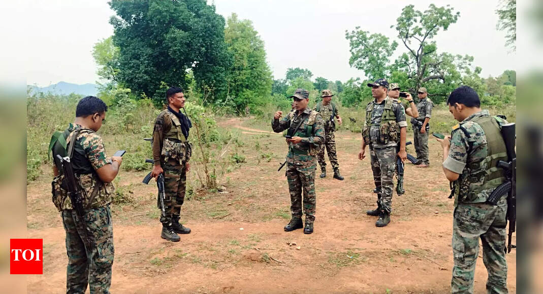 Jharkhand encounter: CRPF jawan, 2 Maoists killed; search operation under way