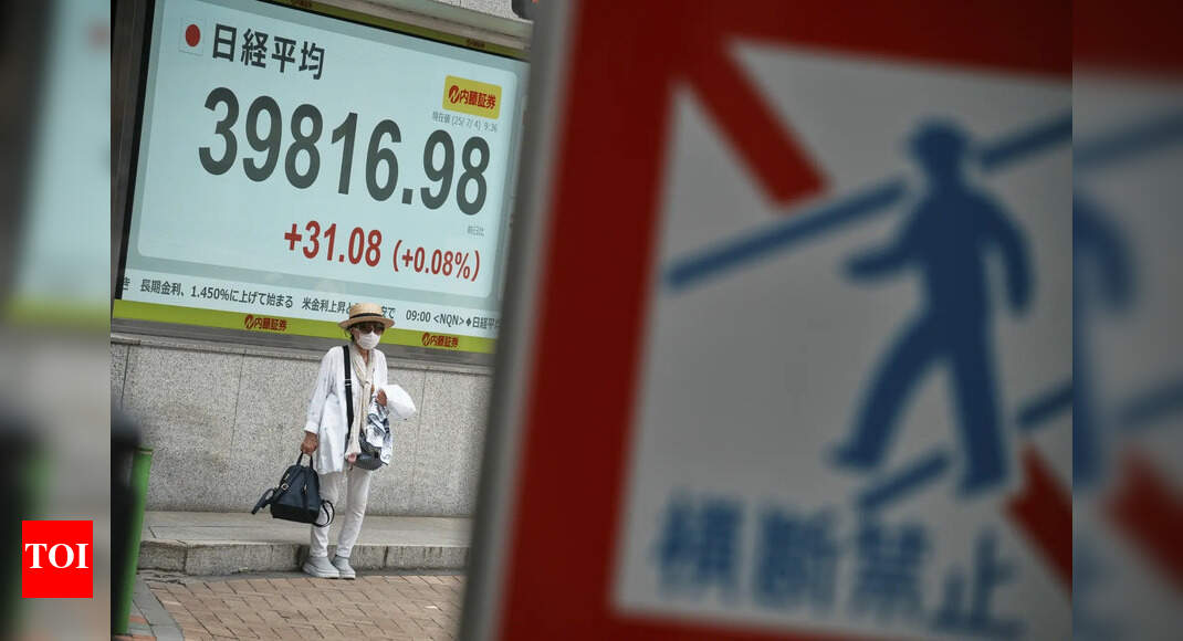 Asian stocks today: Indices trade mixed; tech firms lift HSI over 0.2%, Shanghai slips 0.1%