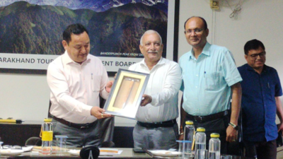 High-Level Meeting Held to Expand Adventure Tourism and Mountaineering in Uttarakhand