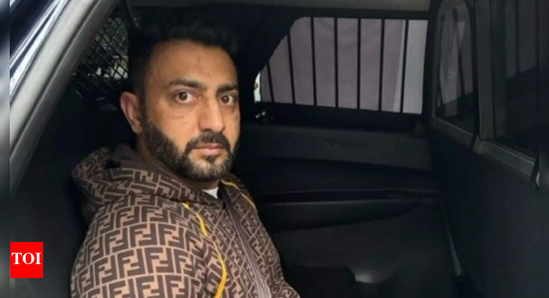 Indian man arrested in US for child porn; Cong, BJP link accused with AAP