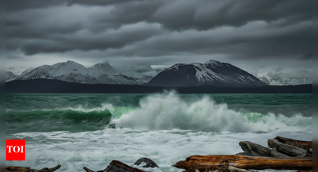 Massive quake: 7.3 tremor strikes off Alaska coast; tsunami warning issued