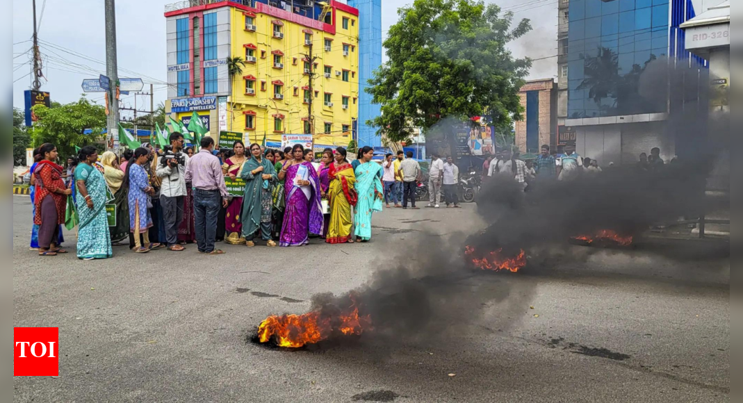 Balasore self-immolation case: Couldn't get close enough to help her, says boy who tried to save girl