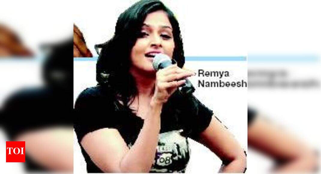 Remya sings on the road | Hindi Movie News - Times of India
