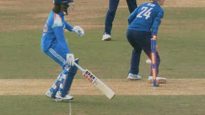  Harleen Deol run out in unbelievable fashion; India win by 4 wickets