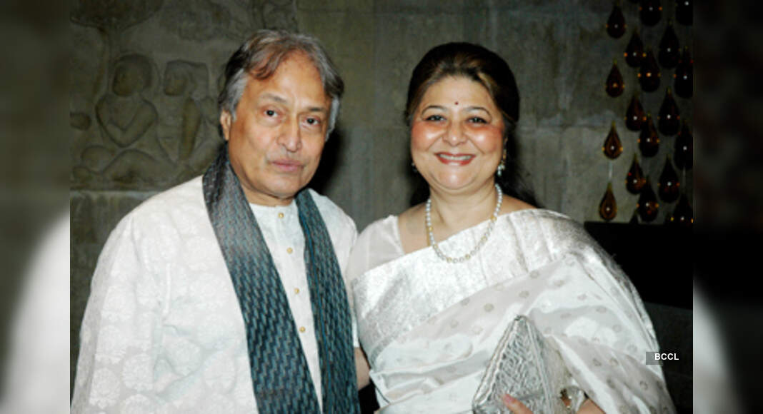 Ustad Amjad Ali Khan with wife during the launch of sons Amaan and
