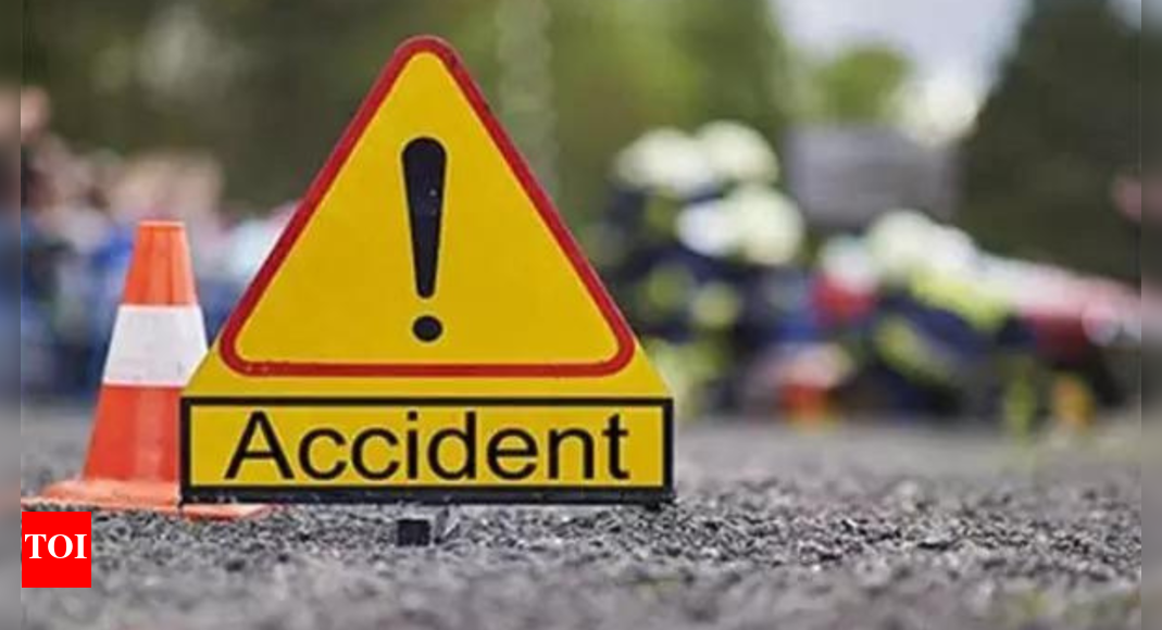 Bus rams into truck on Yamuna Expressway near Aligarh, two killed