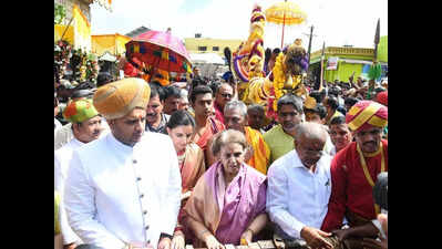 Chamundeshwari Vardhanti celebrated with grandeur