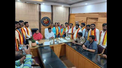 KRV protests for Kannada on nameboards