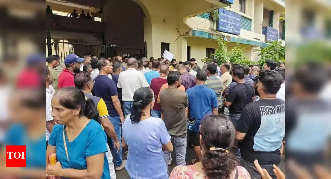 Amid row, sarpanch of Cavelossim backs local cabbies