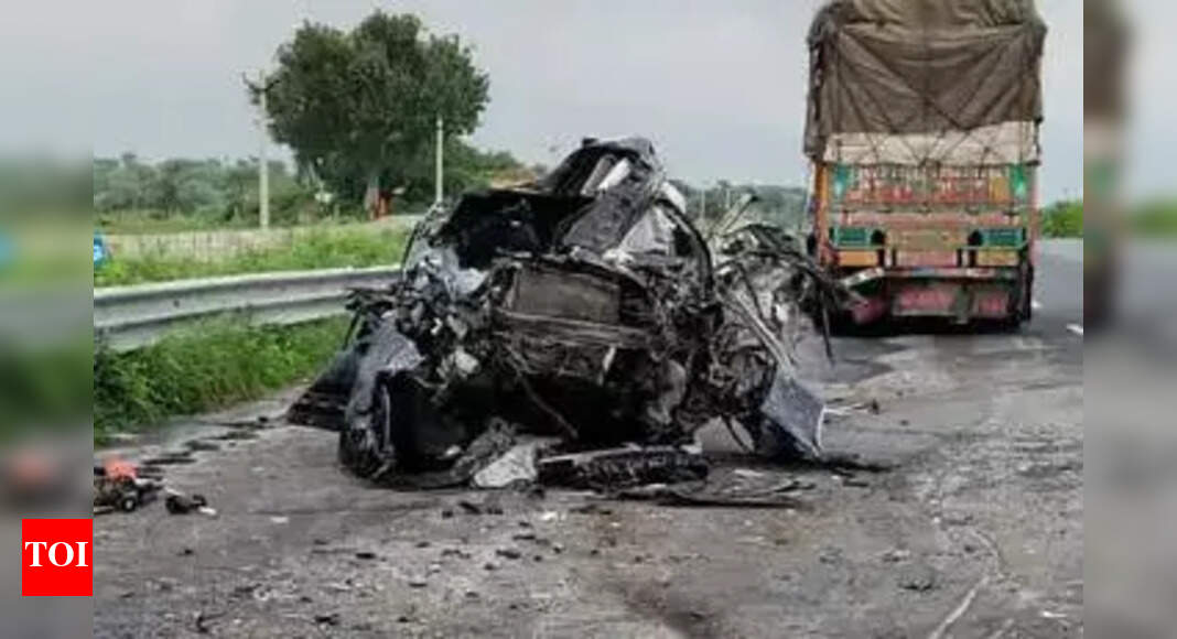1 killed, 2 hurt as truck hits car in Dausa | Jaipur News - Times of India