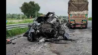 1 killed, 2 hurt as truck hits car in Dausa | Jaipur News - Times of India