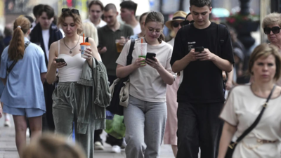 Shutdowns of cellphone internet links sweep Russia, further limiting already-stifled net freedom