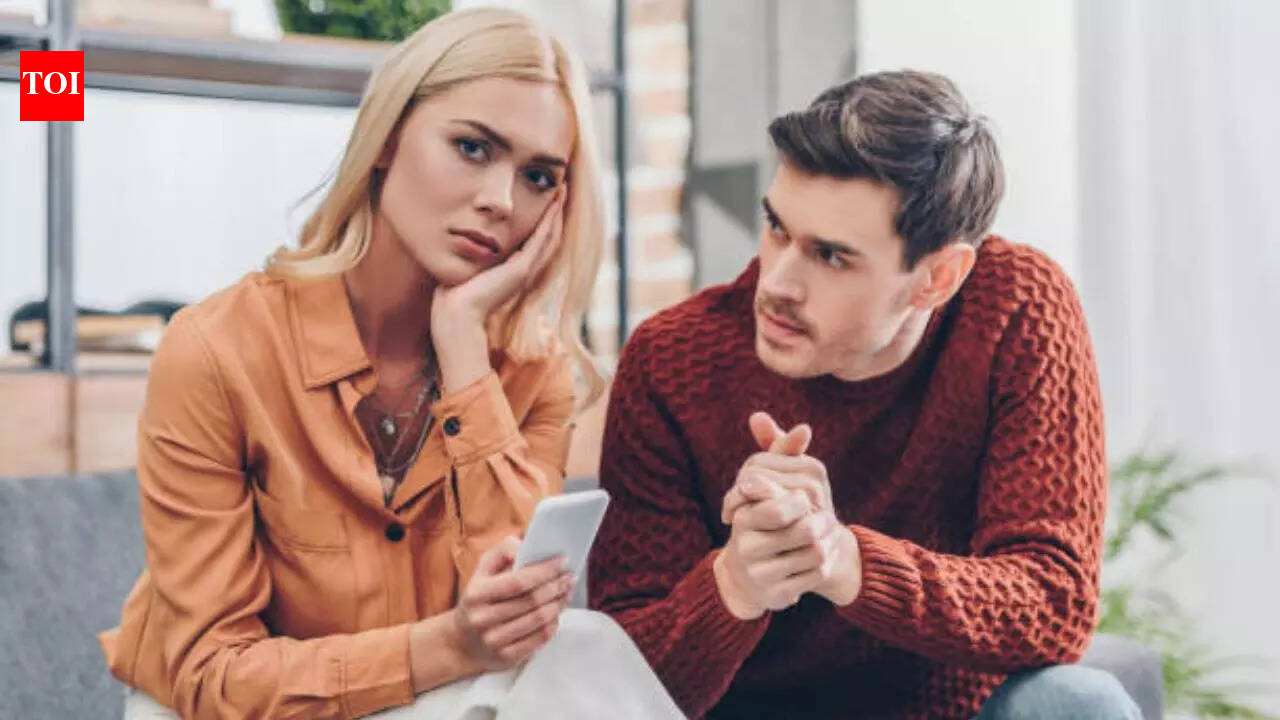 5 signs one is stuck in a situationship (and not an actual relationship)