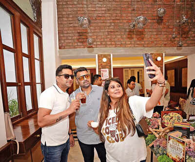  City wakes up to wellness, coffee & adda