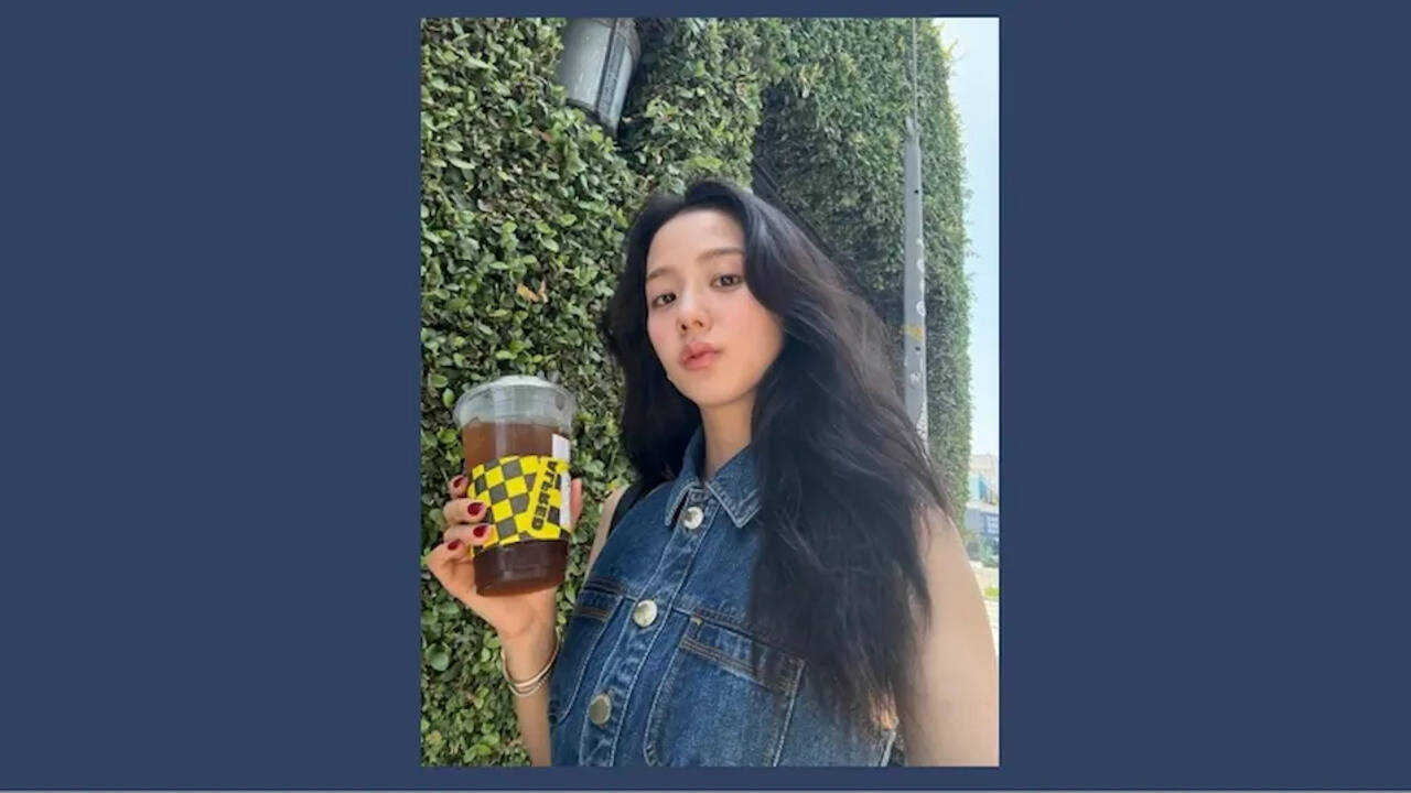 jisoo denim dress Discover 76 Jisoo and airport style ideas