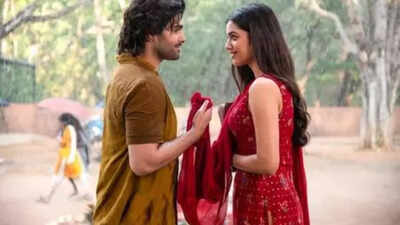 Romantic number 'Nuvvunte Chaale' from Ram Pothineni's 'Andhra King Taluka' released