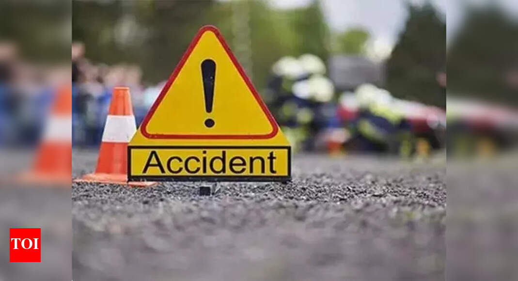 Bus crash kills at least 15, injures 27 in south of Iran