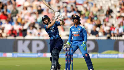  Amy Jones leads clinical England to series-levelling win over India at Lord's