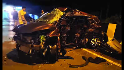 Car jumps divider at Siridao flyover, kills driver, injures 4 others