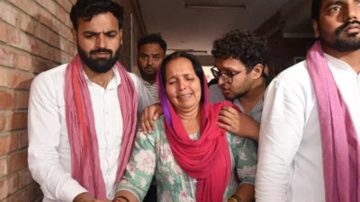  2 Sharda University professors arrested after student dies by suicide;  4 others named in FIR