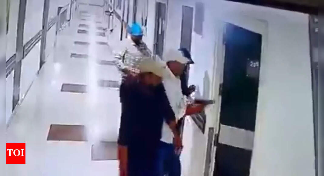 Patna hospital shooting: Main accused Taushif alias Badshah detained from Kolkata - Chandan Kumar Mishra's murder case