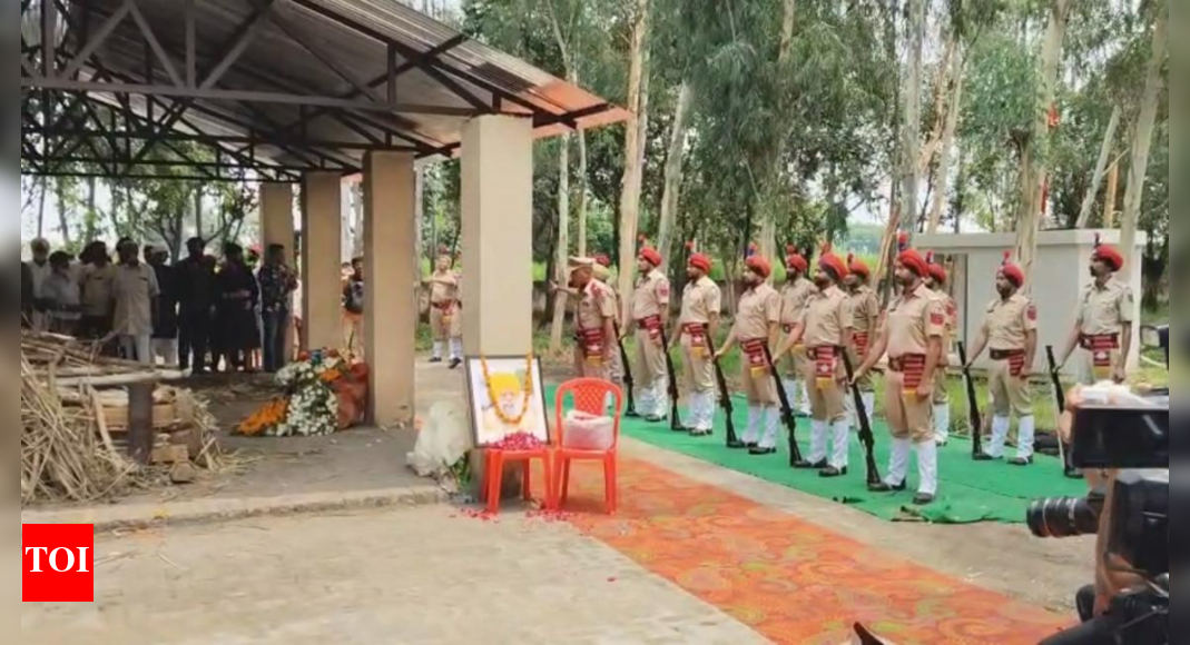 World’s oldest marathoner Fauja Singh, 114, cremated with state honours in Beas; Punjab CM Bhagwant Mann, governor Gulab Chand Kataria attend final rites