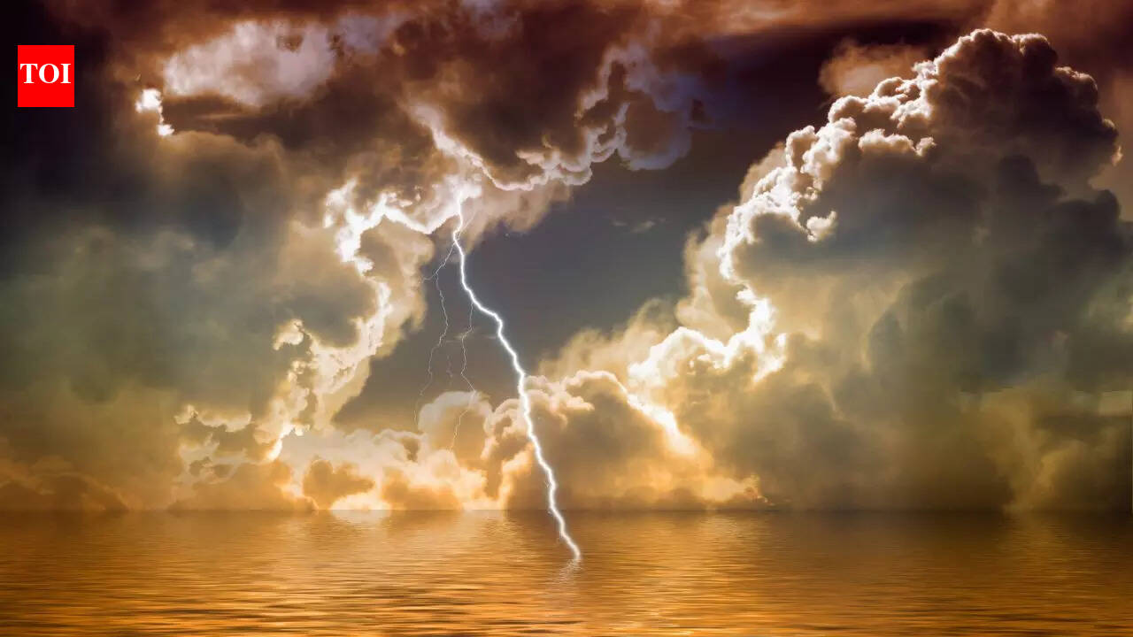 LightningV/s Sun's surface: Which is hotter?