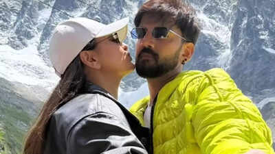 Sonakshi Sinha and Zaheer Iqbal have their unique style of 'falling in love'