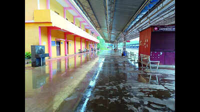Kulem rly station’s leaky infra lets in flood of risks