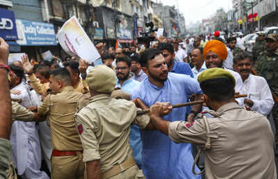 J&K Cong netas detained arsenic  constabulary  artifact  rally seeking statehood
